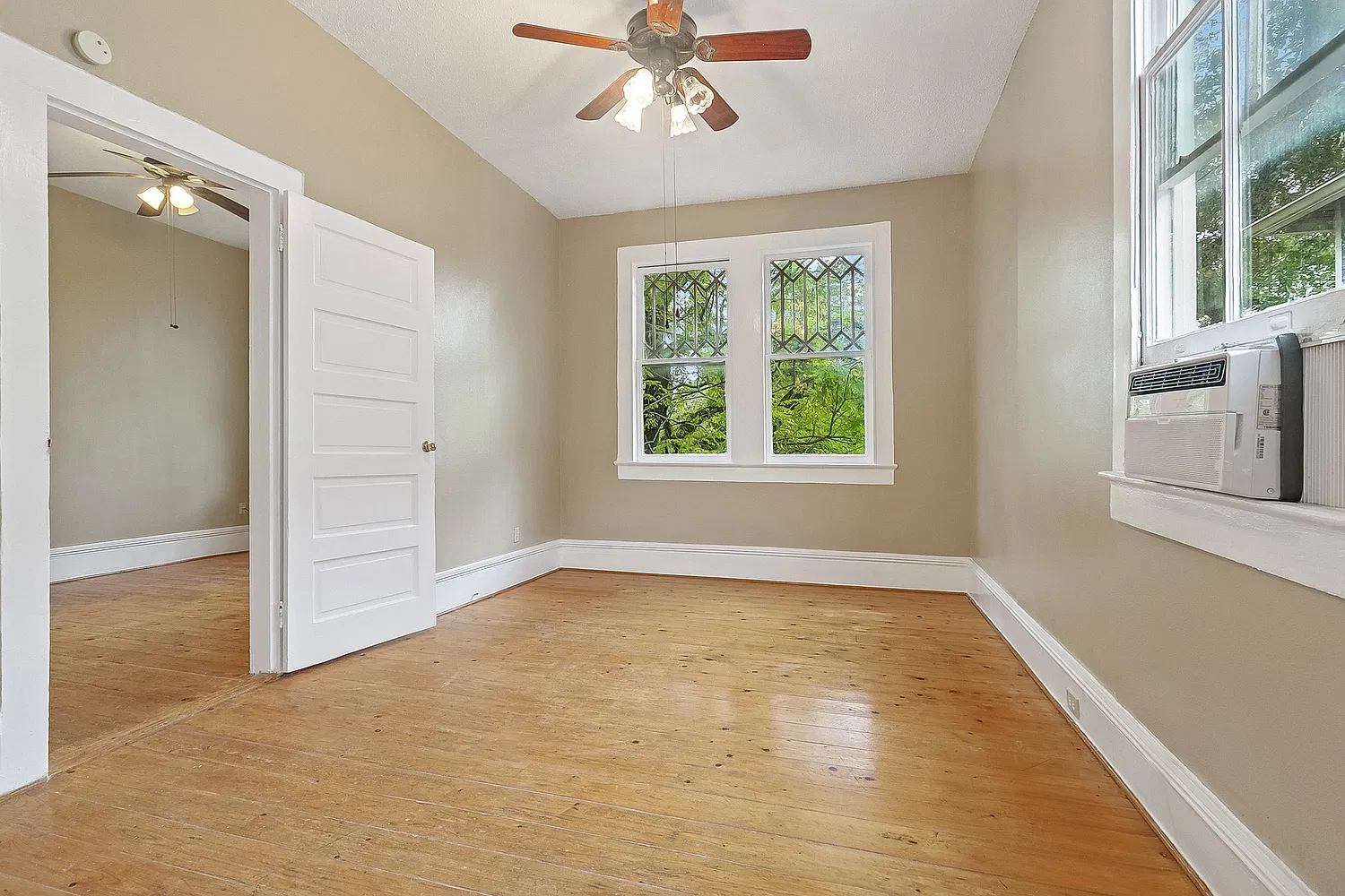 1 bed, 650 sqft, $1,050 — Photo 3