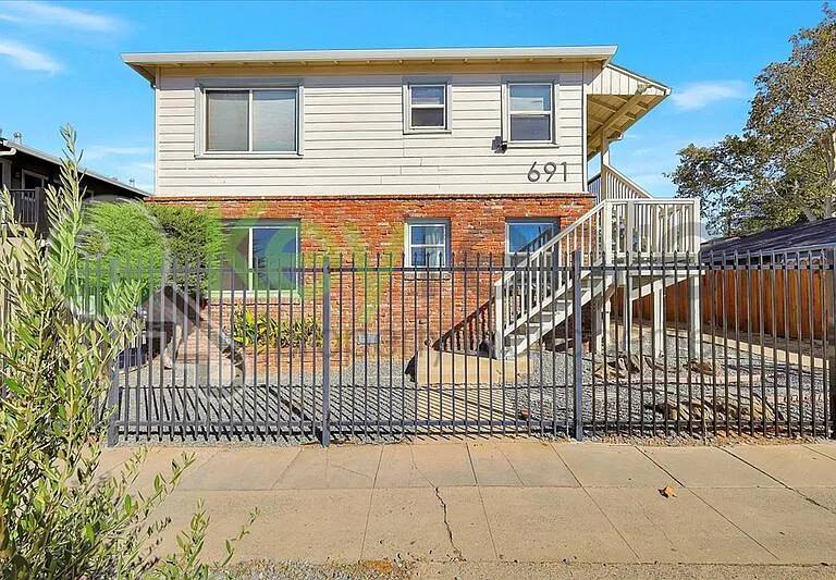 691 El Camino Ave #6 — Photo 1