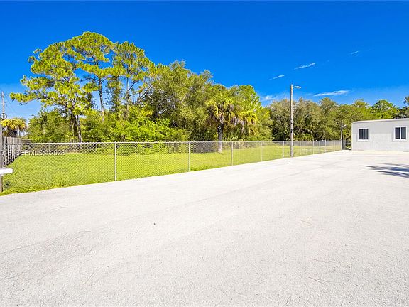 2nd image of 227 Hunting Club Ave