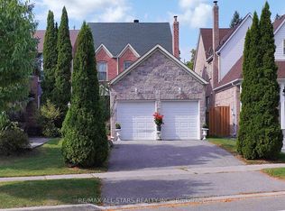 82 Waterbridge Ln, Markham, ON L3R 8V4