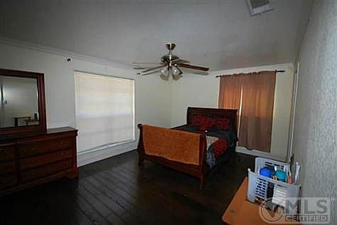 5th image of 3017 Esters Ct