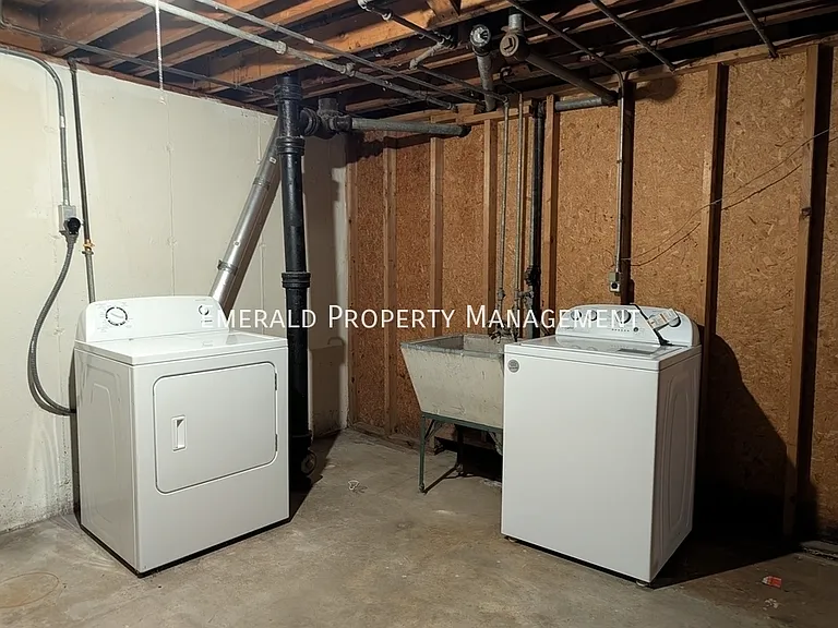 562 N Mulford Rd #4 — Photo 14