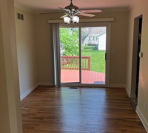 3rd image of 2240 Cummings Ave