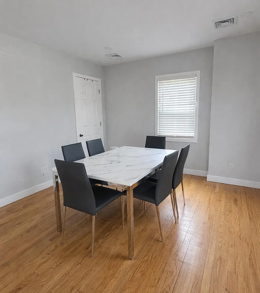 3 bed, $2,200 — Photo 4