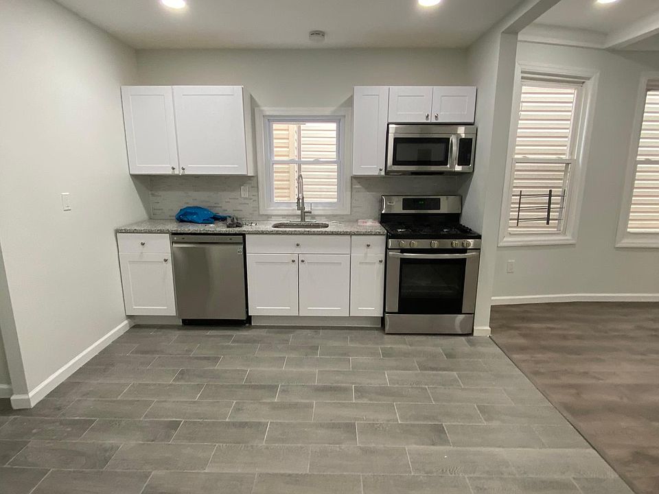 1st image of 447 Avon Ave Floor 1