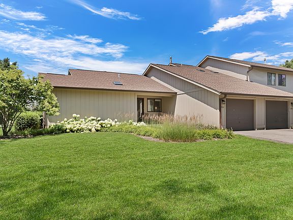 2nd image of 826 Shakespeare Dr #30