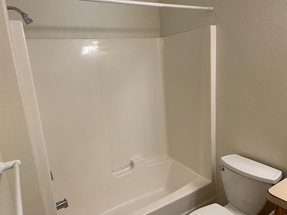 5th image of 954 Woodhaven Dr