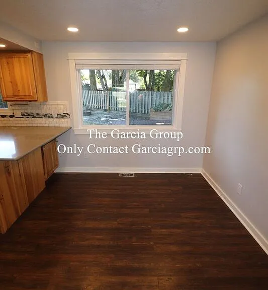 1102 NE Kathryn St — Photo 9