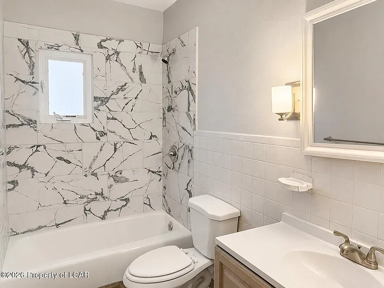 17 Catlin Ave — Photo 5