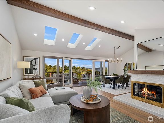 4th image of 5006 Harold Place NE