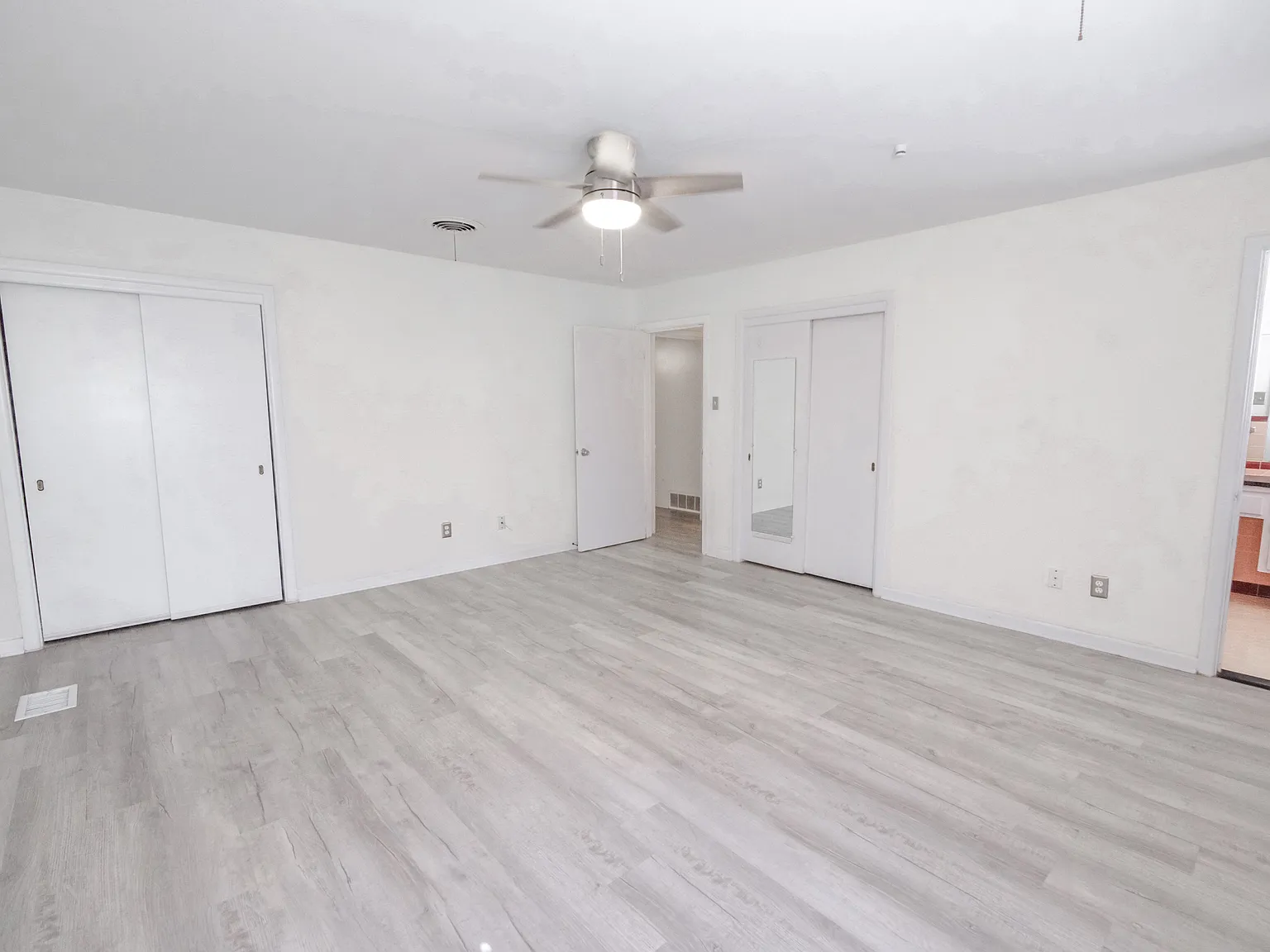 2 bed, 1800 sqft, $1,995 — Photo 4