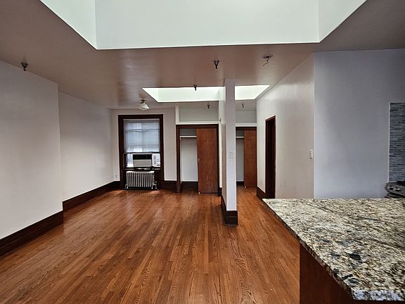4th image of 244 Vanderbilt Ave APT 3