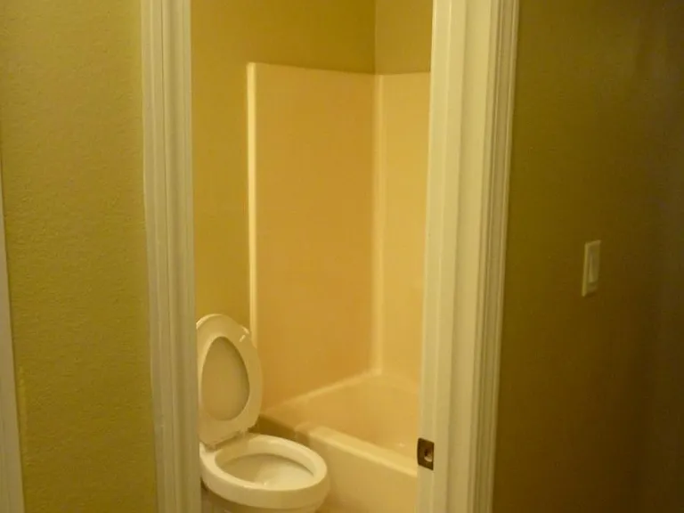 5555 Crestwood Dr — Photo 4