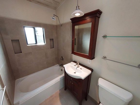 3rd image of 609 The Alameda #A