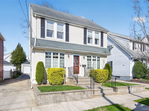 120 Capitol Avenue, Williston Park, NY 11596