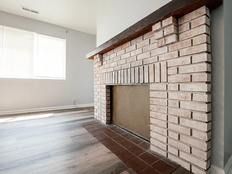 751 Northland Blvd #4 — Photo 6