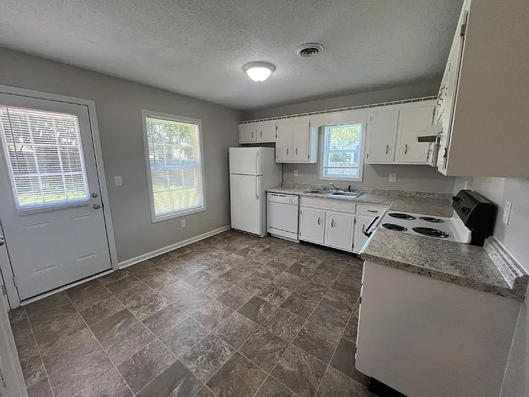 116 Gail St — Photo 4