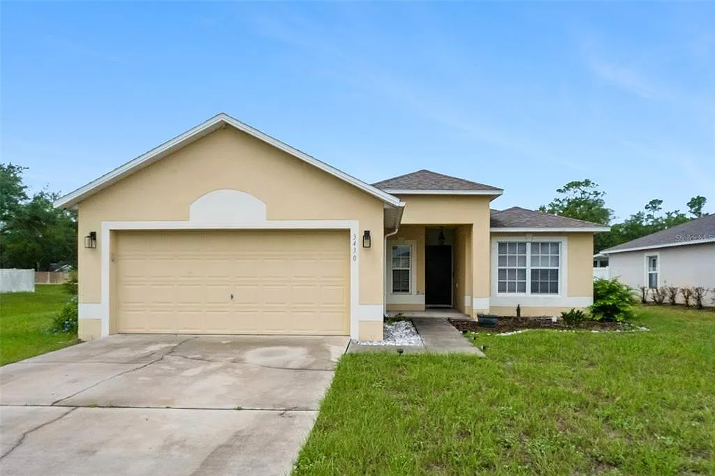 3 bed, 2.0 bath, 1312 sqft, $2,195 — Photo 1