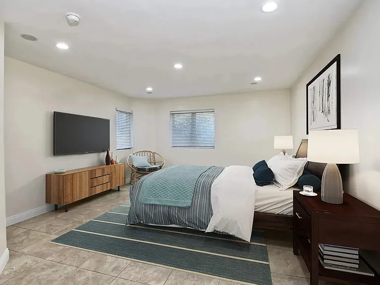 610 Amphitheatre Dr — Photo 20