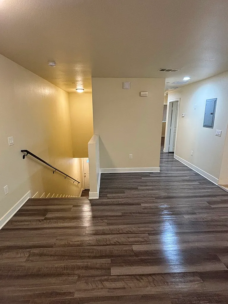 3 bed, 1251 sqft, $3,500 — Photo 2