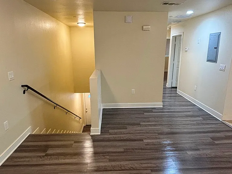 526 W Colden Ave — Photo 2
