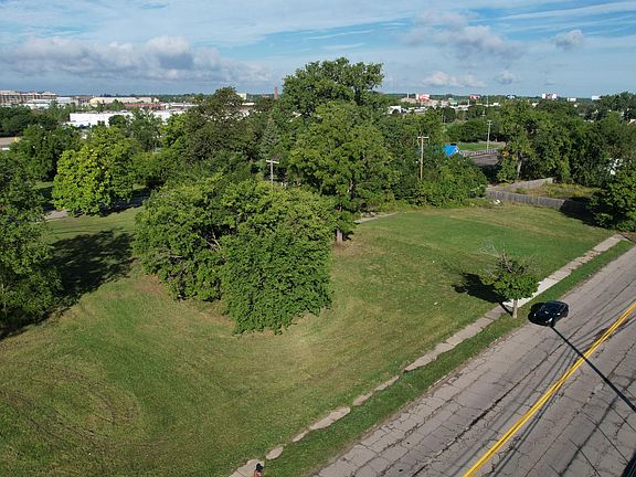 3rd image of 13541 Dequindre St