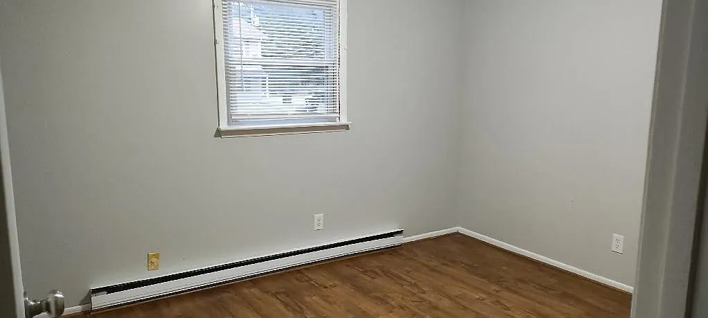 2 bed, 1.0 bath, 825 sqft, $1,080 — Photo 2