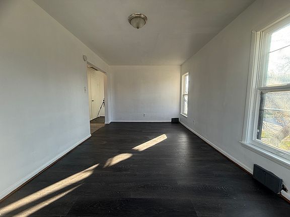 3rd image of 1036 Niagara Ave APT 2
