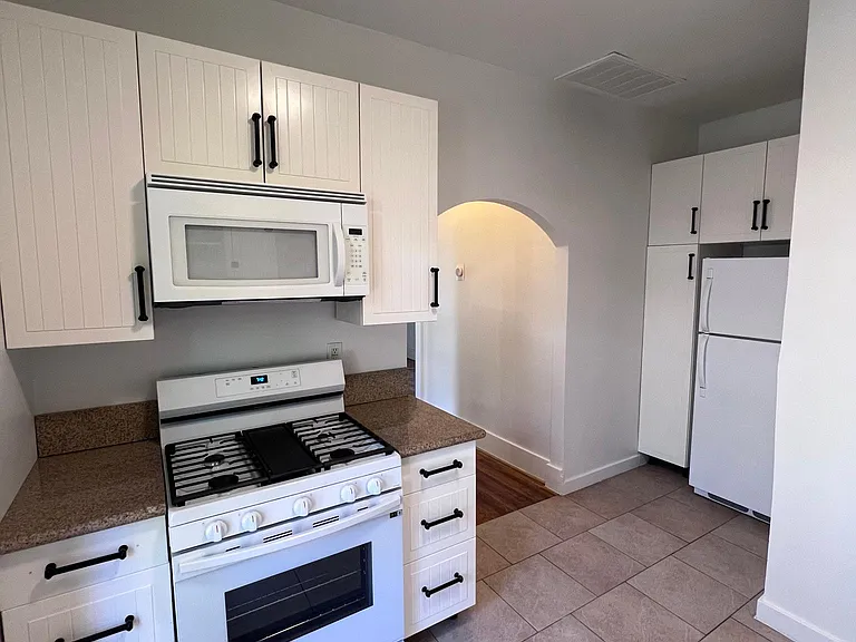 1031 E Palm Ln — Photo 14