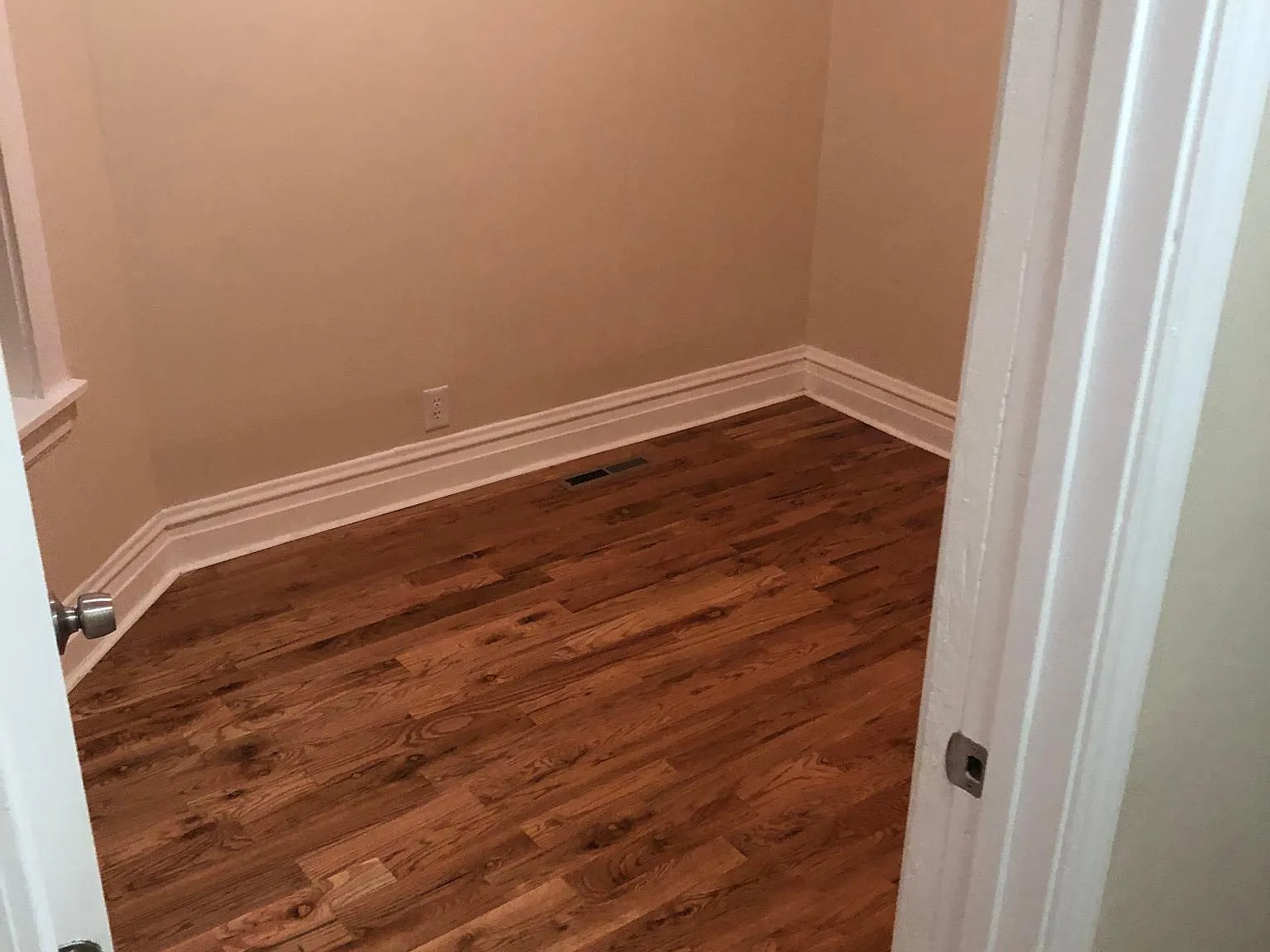 5708 S Laflin St — Photo 3