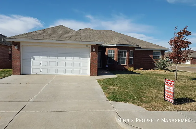 1002 Oshkosh Ave — Photo 2