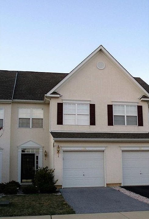 1st image of 325 Wilmore Dr
