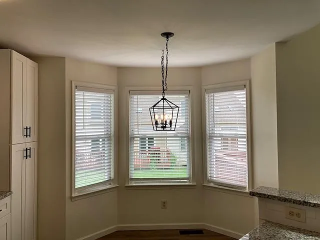 327 Oxford Pl — Photo 10