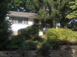 34 Rosewood Rd, Rocky Point, NY 11778