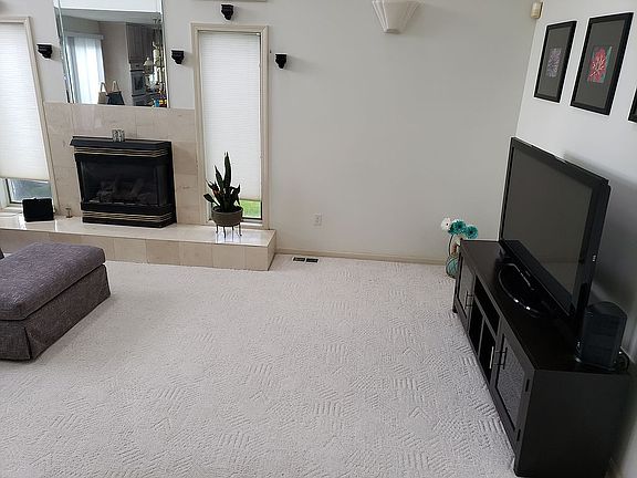 5th image of 3164 Valley Dr