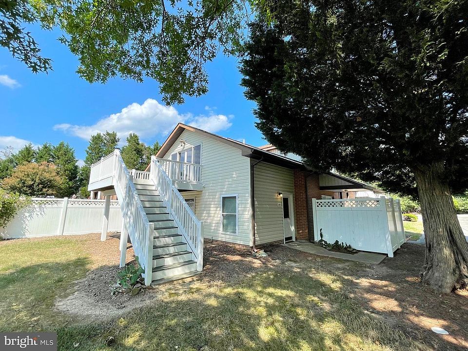 1st image of 22322 Greenview Pkwy #1