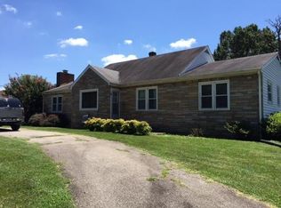 301 Lynn St, Hurt, VA 24563