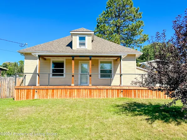 239 9th St E, Dickinson, ND 58601