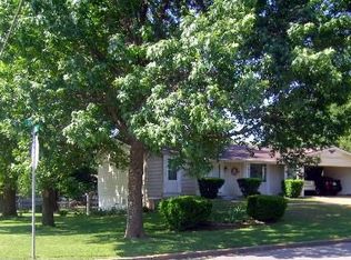 722 Smith St, Farmington, MO 63640