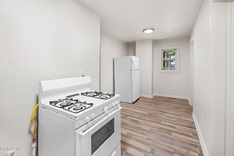5th image of 114 Spring Street