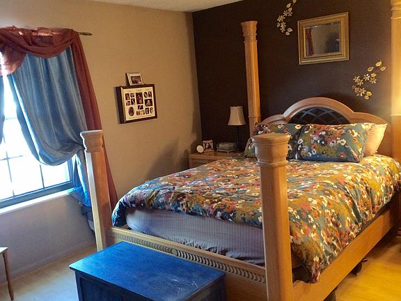 5th image of 584 Moull St APT A