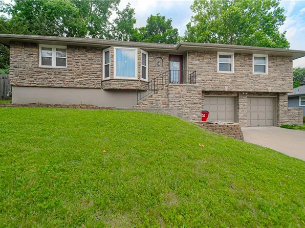3008 S Cochise Dr, Independence, MO 64057