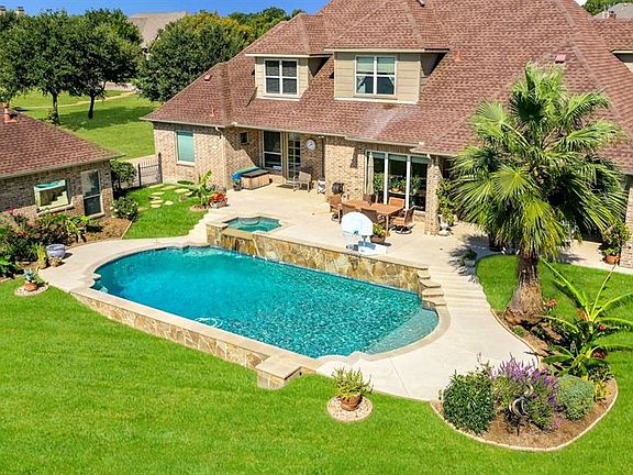 2nd image of 501 Meadowlark Pl