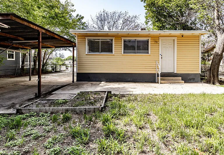 323 Barrera St — Photo 26