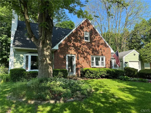 102 Redfield Ave, Fayetteville, NY 13066