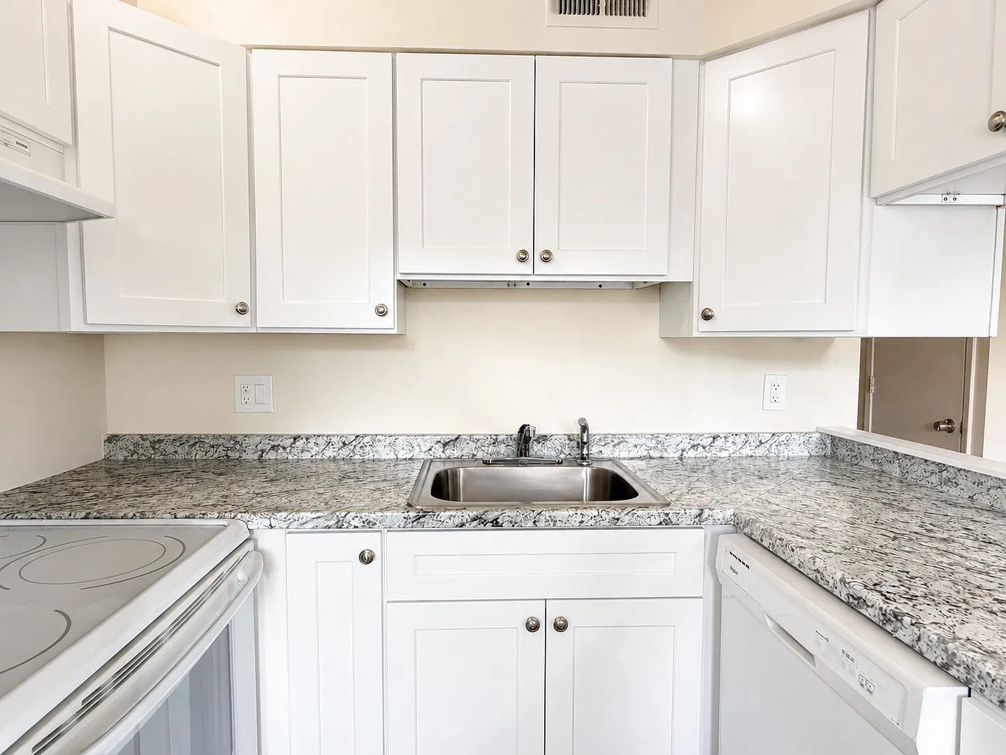 Sunrise Apartments — Photo 4