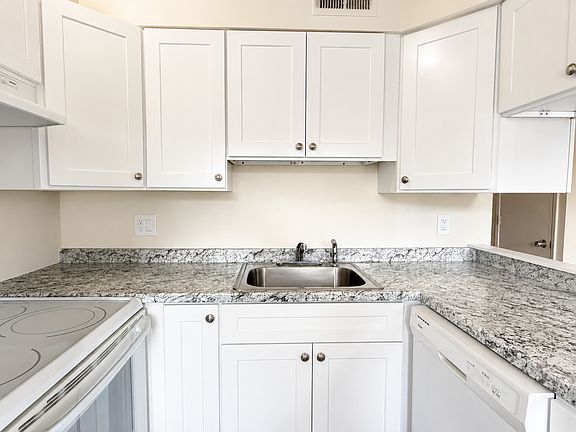 4th image of 2555 G St APT E