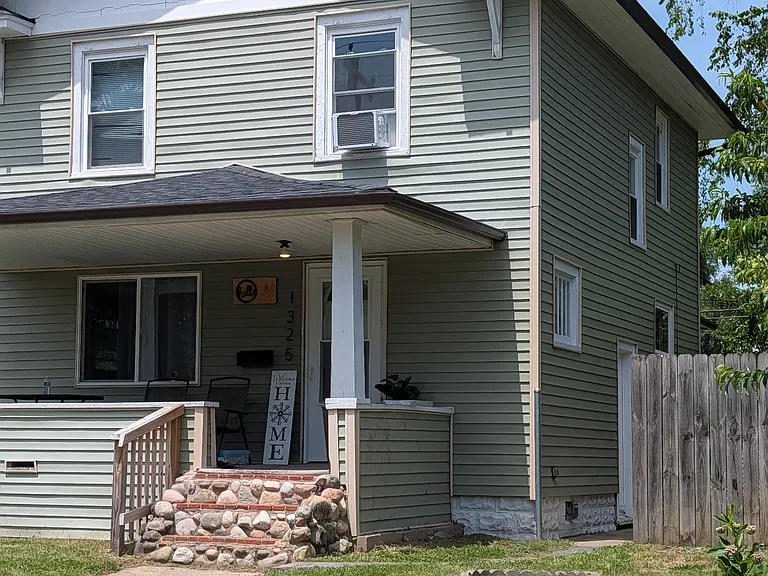 1325 Randolph St — Photo 3
