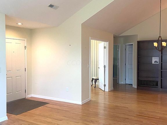 5th image of 745 Lambton Cir W