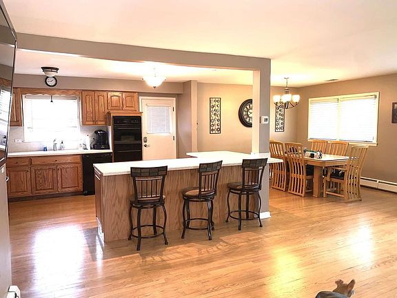 3rd image of 8150 N Grand Ct